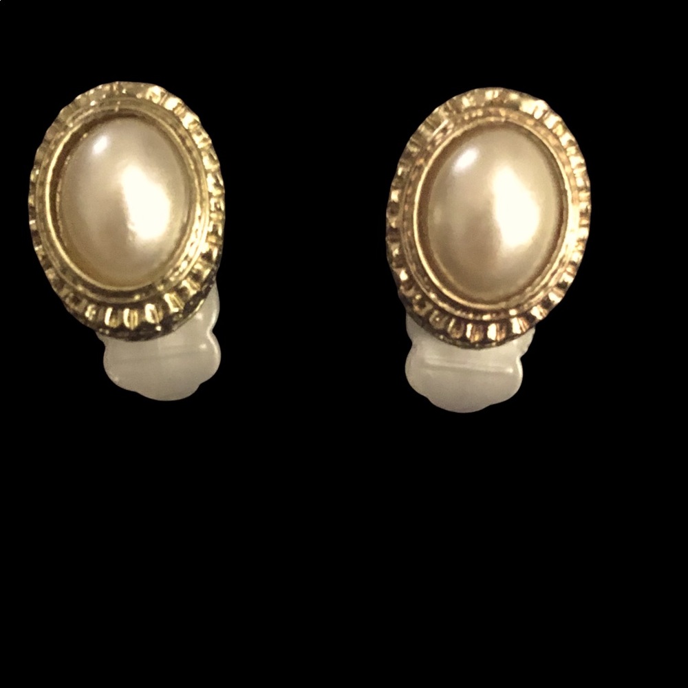 Gold tone Faux Pearl clip on earrings.